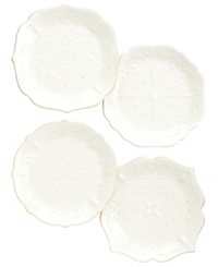 With fanciful beading and feminine edges, Lenox French Perle plates have an irresistibly old-fashioned sensibility. Hardwearing stoneware is dishwasher safe and, in a soft white hue with antiqued trim, a graceful addition to any meal.