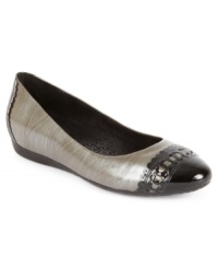 Rockport's Faye Interwoven flats have a subtle sparkle about them that makes them a pretty addition to any outfit.