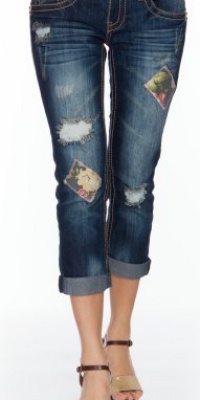 (HU3100) Dollhouse Juniors Flower Patch Distressed Cuffed Dark Denim Capri in Hunter Size: 5