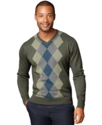 Get noticed. Pull out the patterns, and this Van Heusen argyle sweater, for a standout look that works.