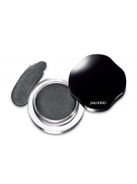 A radiant, lightweight cream eye shadow that lasts for 16 hours. Maintains a just-applied fresh look that lasts all-day without smudging or creasing. Smudge-free with a lustrous finish. Applies easily with your fingertip for a smooth, even-colored finish. Hydrates skin with Super Hydro-Wrap Vitalizing DE.