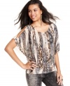 Split sleeves and an awesome animal print? Yes, please! Urban Hearts delivers big on wild style with this slouchy-chic, every day top.