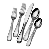 A simple teardrop shape and gently ridged edge add definition and style to the Bravo flatware set.