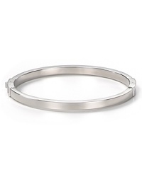 Keep it simple: MICHAEL Michael Kors' silver bangle perfects refined polish at your wrist. Worn solo or stacked, the slim bracelet shines on for perennial chic.