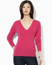 Warmth and style come together in harmony in a luxuriously soft V-neck rendered in cozy cashmere.