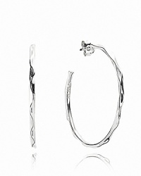 Refresh your accessory routine with PANDORA's rippled hoop earrings in sterling silver.