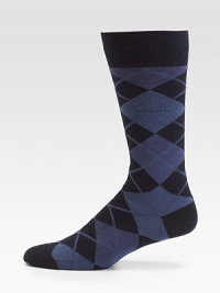 A complementary addition to your wardrobe essentials, in a modernized argyle pattern knitted in a lightweight cotton blend.Mid-calf height66% cotton/20% modal/12% polyamide/2% elastaneMachine washMade in Italy