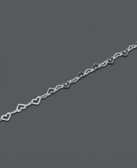 Show your sweet side with this delicate heart chain anklet. Crafted in sterling silver by Giani Bernini. Approximate length: 10 inches.