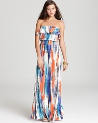 An abstract print lends artistic flair to this GUESS strapless maxi dress, flaunting a feminine ruffle at the top.