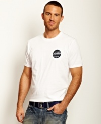 Go casual. This easy-wear tee from Nautica is the perfect companion for your fave blues.