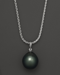 A timeless classic, this Tara Pearls necklace combines 18K white gold with a cultured Tahitian black pearl.