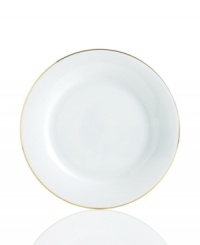 Forever elegant, this Charter Club Grand Buffet salad plate features lustrous white porcelain edged in shimmering gold for a look of sheer timelessness.