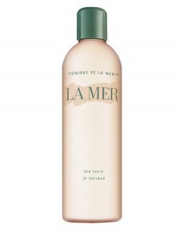 For the vital transition between cleansing and treatment, your skin needs The Tonic. Infused with Colloidal Mineral Water, it revitalizes and enlivens skin with no signs of dehydration. Plus La Mer's exclusive Deconstructed Waters open skin to maximize the benefits of skin care to follow. 6.7 oz. 