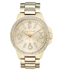 Go from coast to coast in this always-chic Jetsetter watch from Juicy Couture.