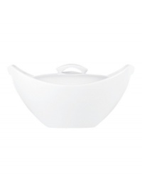 Feature modern elegance on your menu with the Classic Fjord casserole from Dansk's collection of serveware and serving dishes. The set serves up glossy white porcelain in a fluid shape that keep tables looking totally fresh.