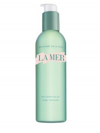 Powerful yet gentle, this oil-free facial cleanser draws away dirt, debris, make-up, pollutants and excess sebum with magnetized tournaline and La Mer's exclusive Deconstructed Waters. Formulated with non-detergent ingredients essential to maintaining the skin's delicate moisture barrier, this cleaner will not upset the complexion, even with frequent use. Ideal for normal to oily skin types. 6.7 oz. 