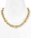 MICHAEL Michael Kors' classically styled gold chain is a striking complement to a neutral neckline. Slip it on with sumptuous knits to channel the label's enviable jet-set aesthetic.