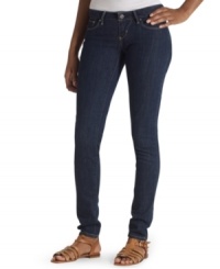 Show off your curves in these skinny jeans from Levi's, featuring a figure-flattering fit and an ultra-modern dark wash.