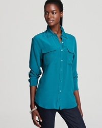 A style for any season, this Equipment blouse is cut in their signature silhouette for a classically chic look that goes anywhere, anytime. Team it with jeans or a slim pencil skirt--its versatility is truly endless.