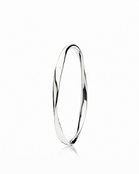 Subtle contours and liquid lines add an organic element to PANDORA's sterling silver bangle.