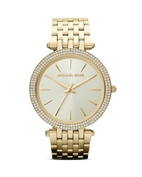 This classic style Michael Kors gold watch with a bracelet strap is an accessory staple you'll turn to time after time.