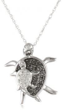 XPY 10k White Gold Mother and Baby Turtle Diamond Pendant Necklace (0.08 cttw, I-J Color, I2-I3 Clarity), 18