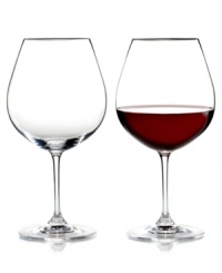 Adhering to the Riedel principle of content commands shape, these Vinum wine glasses highlight the rich fruit while tempering the high acidity of full-bodied reds. High-quality crystal makes the set as beautiful as it is functional, perfect for any table and occasion.