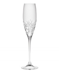 With a classic cut pattern in luxe crystal, the Duchesse Encore flute from Vera Wang commemorates special occasions in unforgettable style.