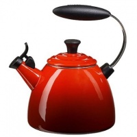 Le Creuset 1.5-Quart Halo Teakettle in Chili Red - Q9250-87