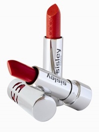 More color than lip gloss, more shine than lipstick. This glossy, ultra-luminous lipshine is creamy, imperceptible and ultra-comfortable. Extremely light and nourishing, with a treatment formula combining: Kokum and Mango butters to hydrate, protect and comfort (experience a +31% increase in hydration within 30 minutes); shiny and sheer polymers to smooth, contour and plump; sugar esters to comfort and shine.