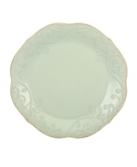 With fanciful beading and a feminine edge, Lenox French Perle dinner plates have an irresistibly old-fashioned sensibility. Hardwearing stoneware is dishwasher safe and, in an ethereal ice-blue hue with antiqued trim, a graceful addition to every meal.