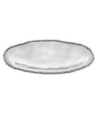 Pretty and polished, this Organics Bead bread tray from Lenox's collection of serveware and serving dishes combines a natural shape in bright aluminum with a delicately beaded edge.