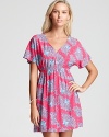 Slip into signature Lilly Pulitzer style by the beach or by the pool in this stylish swimsuit coverup. It captures the best of Lilly in a gorgeous print, in a summery dress-style silhouette.