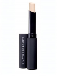 A flawless concealer that pampers and protects the delicate eye area. The long-wearing formula won't shift or settle into fine lines or creases. Vitamins A, E and shea butter smooth the under-eye area making eyes look brighter and refreshed. A slim-tip touch for hard-to-reach contours of the face blurs imperfections beautifully. The dermatologist-tested, hypoallergenic formula is suitable for normal to dry skin types. SPF 18 protects from harmful UV rays.