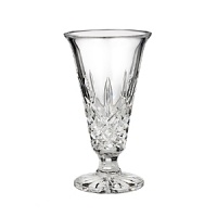 Classic crystal cuts exude refinement in Waterford Crystal's Araglin vase. Elegant and timeless, it is the embodiment of multifaceted style.