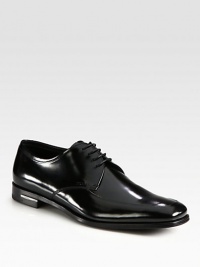 Polished to perfection, this italian leather lace-up is finished with an apron toe.Leather liningLeather soleMade in Italy