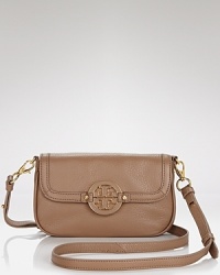 Desk to dinner ease from Tory Burch. This versatile crossbody bag flaunts a day-to-night right shape in classic pebbled leather.