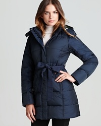 Embrace the cold-weather season with chic style sense in a Vineyard Vines jacket touting a generous puffer silhouette, finished with tie belt for a flattering fit.