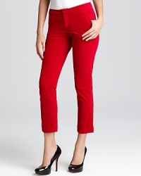 Rendered in rich velvet, sleek Vineyard Vines pants lend luxe appeal to your 9-to-5 style. Showcase the cropped silhouette with polished pumps and rise to new heights of chic.