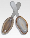 The perfect complement to our Ita plates and Kiva platters, these elegant spreaders are created from semi-precious agate edged in 24-karat gold or sterling silver. Presented in a luxury gift box, the set makes a stunning hostess gift.Each, 1.5LStainless steelAgate handleHand wash with a soft clothImported