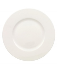 Truly timeless, the graceful Anmut salad plates are crafted in the premium bone china of Villeroy & Boch and finished with a pure white glaze for unparalleled versatility.