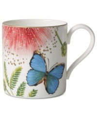 An exotic beauty, the Amazonia teacup brings a room to life with flora and fauna from the rainforest. Luscious color and sumptuous gold accents adorn the premium bone china of Villeroy & Boch.