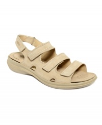 Ecco's Breeze sandals feature three stylish straps across the vamp with velcro closures for a super easy and comfy fit.