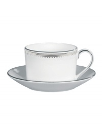 Romance weds modern sensibility in bridal designer Vera Wang's exquisite dinnerware and dishes collaboration with Wedgwood. Echoing the decorative touches that transform a bridal gown, Grosgrain's pure white bone china is adorned with a border of textured platinum ribbon.