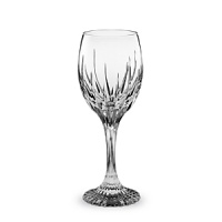 Baccarat has been synonymous with exceptional crystal for nearly 250 years. Handcrafted with meticulous detailing, the Jupiter red wine glass brilliantly disperses light for an elegant and radiant addition to your table.