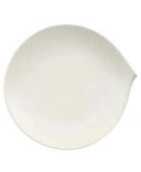 Reshape modern tables with the Flow salad plate from Villeroy & Boch. A fluid, asymmetrical design in white fine china offers unconventional elegance for every meal and occasion.