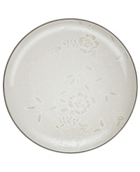 A fresh twist on a Noritake favorite, the Colorwave Chocolate Bloom platter offers the same sleek style and durability as the original dinnerware pattern but with a pretty floral print.