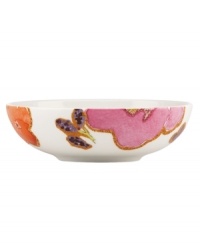 In an inspiring display of alluring watercolors, this elegant fruit bowl offers a bright, contemporary addition to your table. Mix and match across the Lenox Floral Fusion dinnerware collection for a stunning presentation.