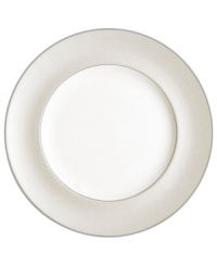 Fresh yet formal, any main course looks fabulous on the fine china Etoile Platinum dinner plate. From innovative designer Monique Lhullier, it features a pearlescent border with glossy raised dots and a fine stitch-like pattern.