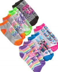 Fun for her feet! She'll have the best dressed pair of tootsies around in any pair of socks from this So Jenni six-pack.